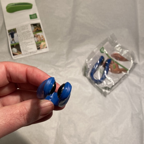 Set of 2 Acupressure Clips relieves tension/migraines, size small - Picture 8 of 11